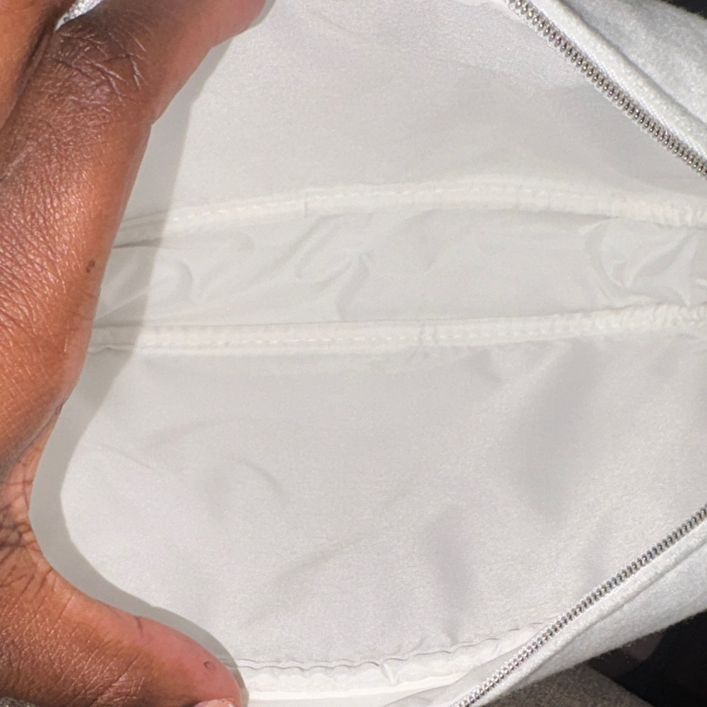 CHANEL White and Gold Beauty Pouch - Picture 6 of 9